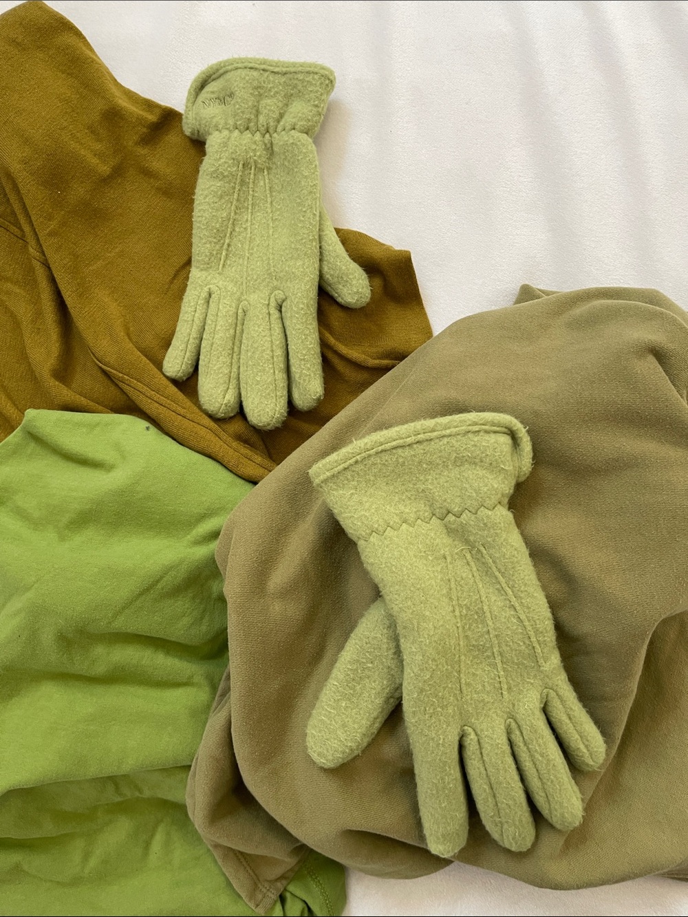 New York & Company Fleece Celery Green Gloves